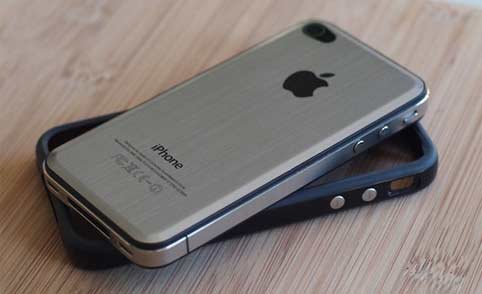 أنباء عن تزويد أجهزة الآي فون 5 بغلاف خلفي معدني 