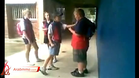 لا تتقاتل مع السمين مضحك