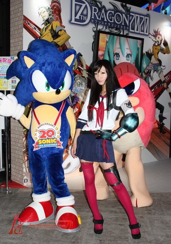 فتيات في عرض الالعاب